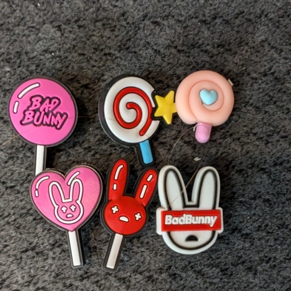 Jibbitz Crocs Charms Bad Bunny 16 lot Crocs NEW - Picture 6 of 12